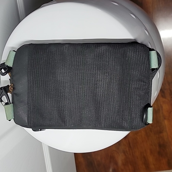 Chums Rover Crossbody - Picture 2 of 7